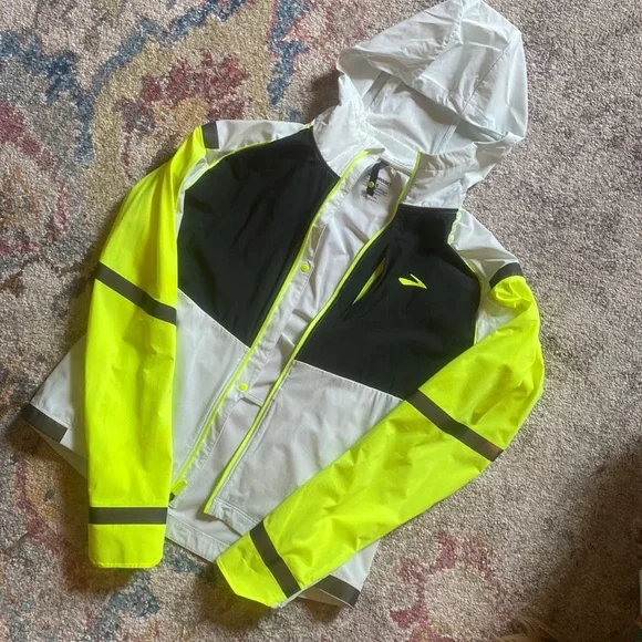 Ladies Jackets Carbonite Jacket Brooks Carbonite Womens Hi-Vis